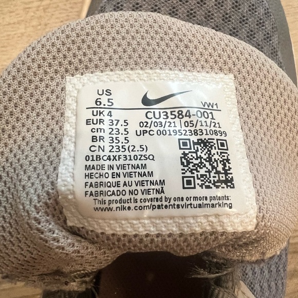 Women’s Nike Tennis Shoes Size 6.5 - Picture 3 of 5